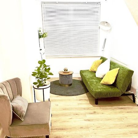 Edens Place Leicester Extérieur photo